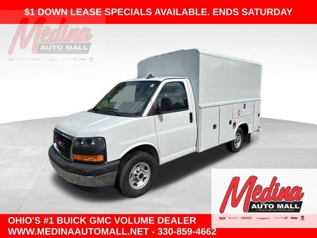 2025 GMC Savana Cutaway 3500 1WT in Summit White — front three-quarter view