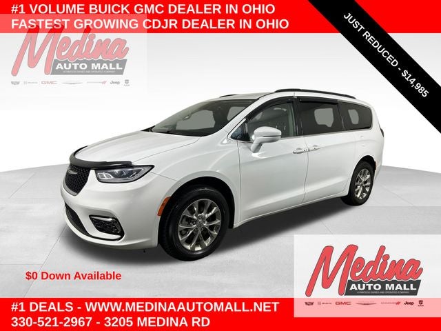 2022 Chrysler Pacifica Touring L in Bright White Clearcoat — front three-quarter view